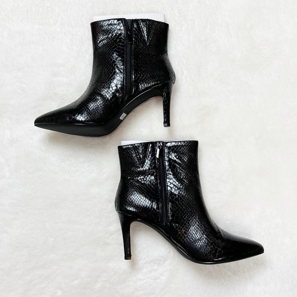 NWT Torrid Pointed Toe Snakeskin Heeled Booties in Black - Picture 8 of 8